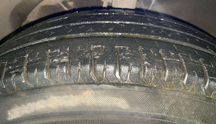2017 Maruti Dzire VDI AMT, Diesel, Automatic, 34,717 km, Left Front Tyre Tread