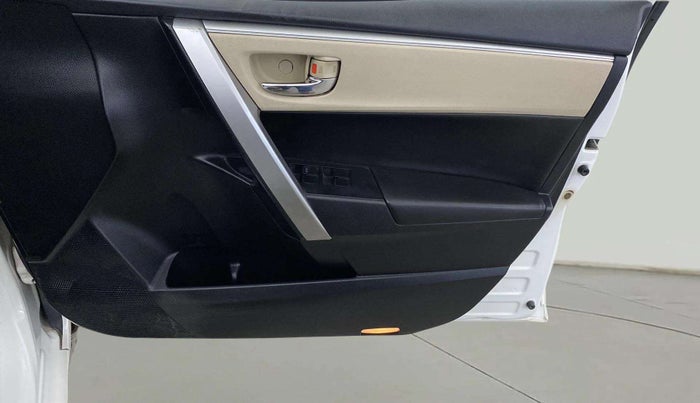 2015 Toyota Corolla Altis VL CVT PETROL, Petrol, Automatic, 60,406 km, Driver Side Door Panels Control