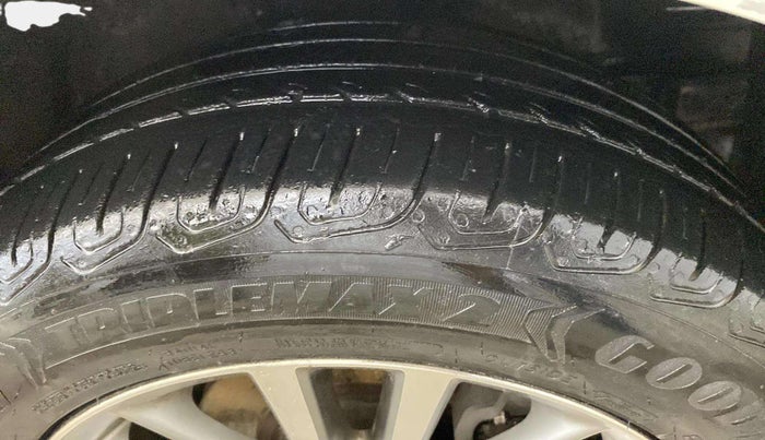 2015 Toyota Corolla Altis VL CVT PETROL, Petrol, Automatic, 60,406 km, Right Rear Tyre Tread