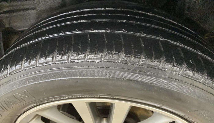 2015 Toyota Corolla Altis VL CVT PETROL, Petrol, Automatic, 60,406 km, Left Front Tyre Tread