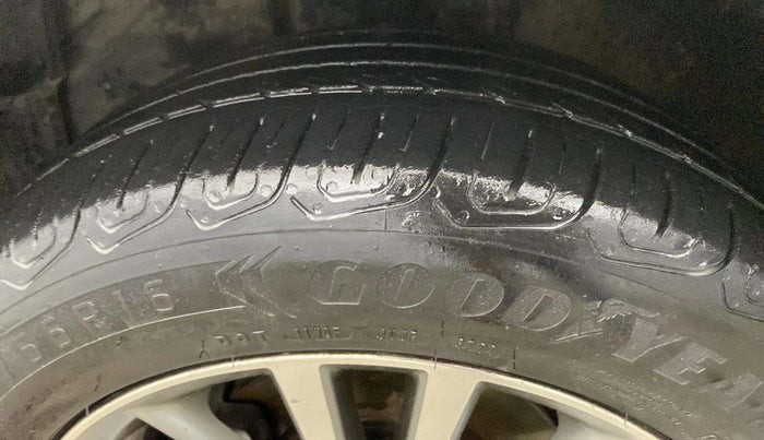 2015 Toyota Corolla Altis VL CVT PETROL, Petrol, Automatic, 60,406 km, Left Rear Tyre Tread