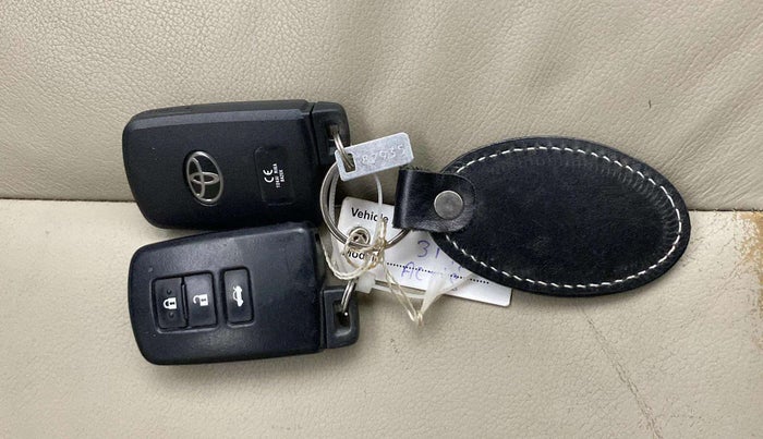 2015 Toyota Corolla Altis VL CVT PETROL, Petrol, Automatic, 60,406 km, Key Close Up