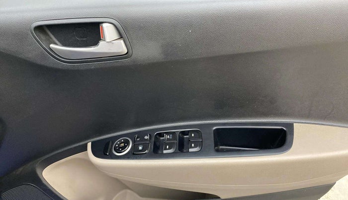 2014 Hyundai Xcent S (O) 1.2, Petrol, Manual, 1,16,379 km, Driver Side Door Panels Control