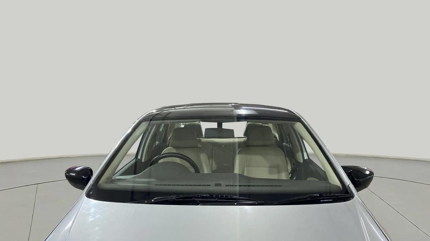 2015 Volkswagen Vento HIGHLINE 1.6 MPI, Petrol, Manual, 55,632 km, Front Windshield