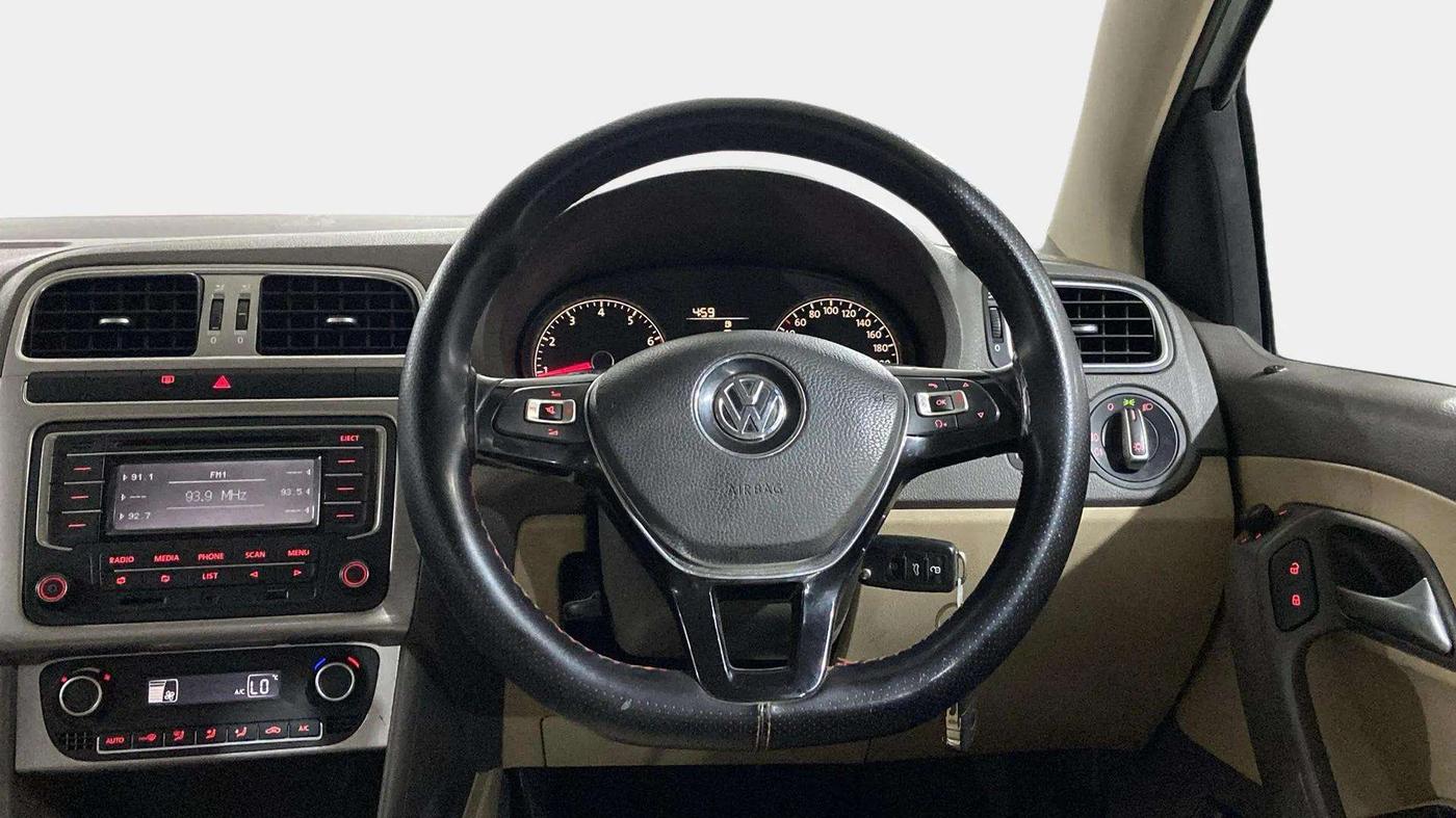 2015 Volkswagen Vento HIGHLINE 1.6 MPI, Petrol, Manual, 55,632 km, Steering Wheel Close Up