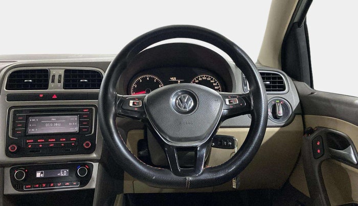 2015 Volkswagen Vento HIGHLINE 1.6 MPI, Petrol, Manual, 55,632 km, Steering Wheel Close Up