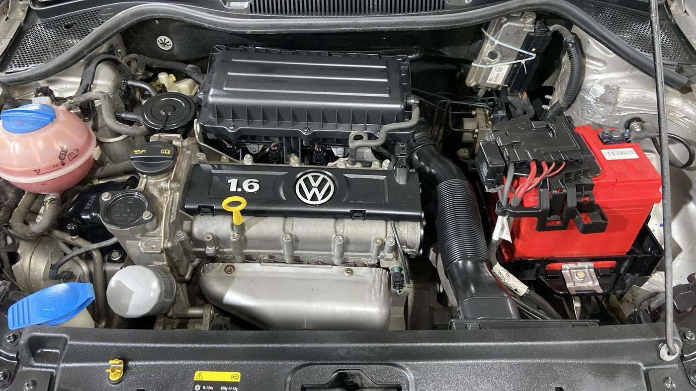 2015 Volkswagen Vento HIGHLINE 1.6 MPI, Petrol, Manual, 55,632 km, Engine View