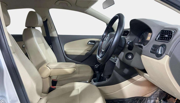 2015 Volkswagen Vento HIGHLINE 1.6 MPI, Petrol, Manual, 55,632 km, Right Side Front Door Cabin