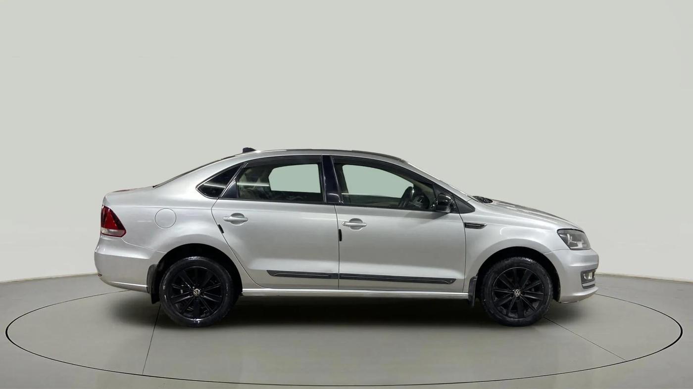 2015 Volkswagen Vento HIGHLINE 1.6 MPI, Petrol, Manual, 55,632 km, Right Side View