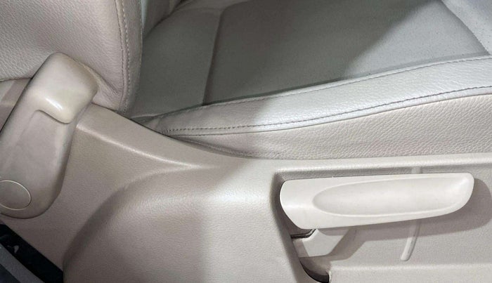 2015 Volkswagen Vento HIGHLINE 1.6 MPI, Petrol, Manual, 55,632 km, Driver Side Adjustment Panel