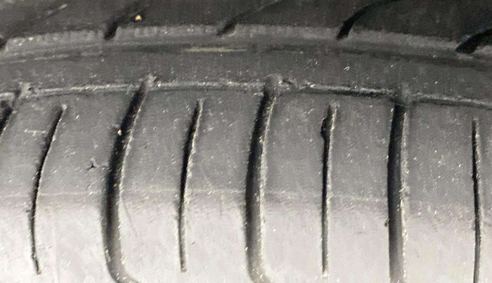 2017 Tata NEXON XZ PLUS DIESEL, Diesel, Manual, 1,06,098 km, Left Front Tyre Tread