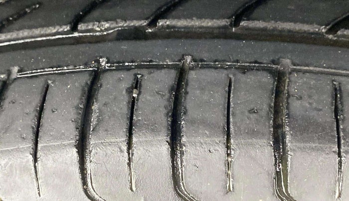 2017 Tata NEXON XZ PLUS DIESEL, Diesel, Manual, 1,06,098 km, Left Rear Tyre Tread