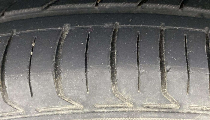 2017 Tata NEXON XZ PLUS DIESEL, Diesel, Manual, 1,06,098 km, Right Rear Tyre Tread