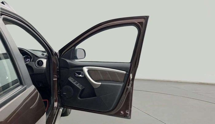 2020 Renault Duster RXZ 1.5 PETROL MT, Petrol, Manual, 37,858 km, RHS Front Door