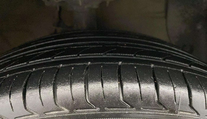 2017 Hyundai Xcent SX 1.2, Petrol, Manual, 94,826 km, Right Front Tyre Tread