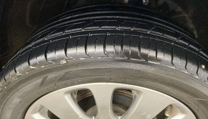 2017 Maruti Baleno ALPHA PETROL 1.2, Petrol, Manual, 64,413 km, Right Front Tyre Tread