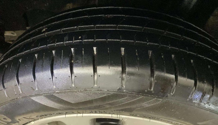 2017 Maruti Baleno ALPHA PETROL 1.2, Petrol, Manual, 64,413 km, Right Rear Tyre Tread