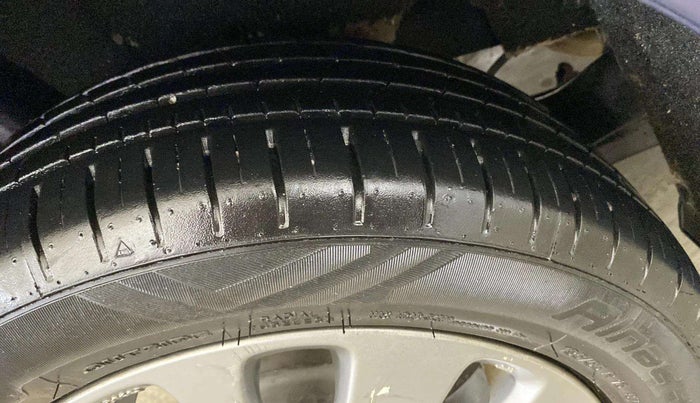 2017 Maruti Baleno ALPHA PETROL 1.2, Petrol, Manual, 64,413 km, Left Front Tyre Tread