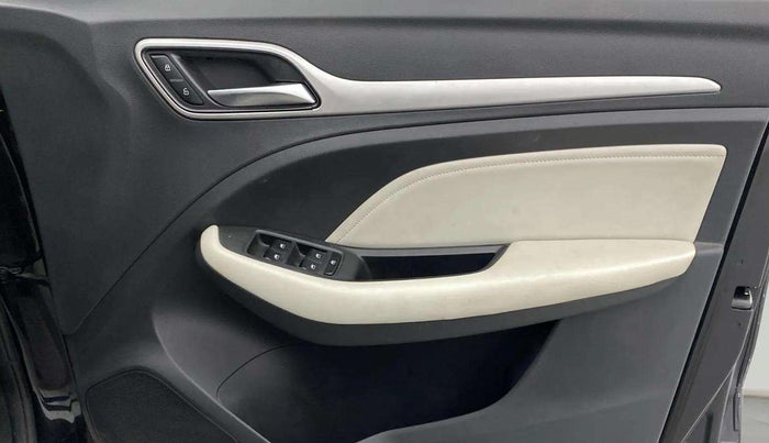2022 MG ASTOR SHARP 1.5 CVT, Petrol, Automatic, 39,325 km, Driver Side Door Panels Control