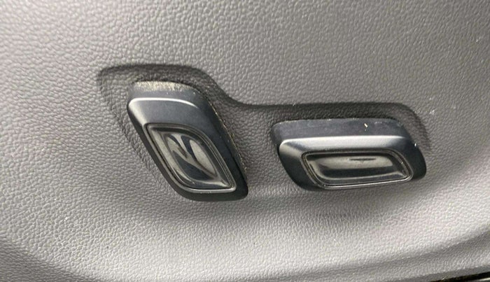 2022 MG ASTOR SHARP 1.5 CVT, Petrol, Automatic, 39,325 km, Driver Side Adjustment Panel