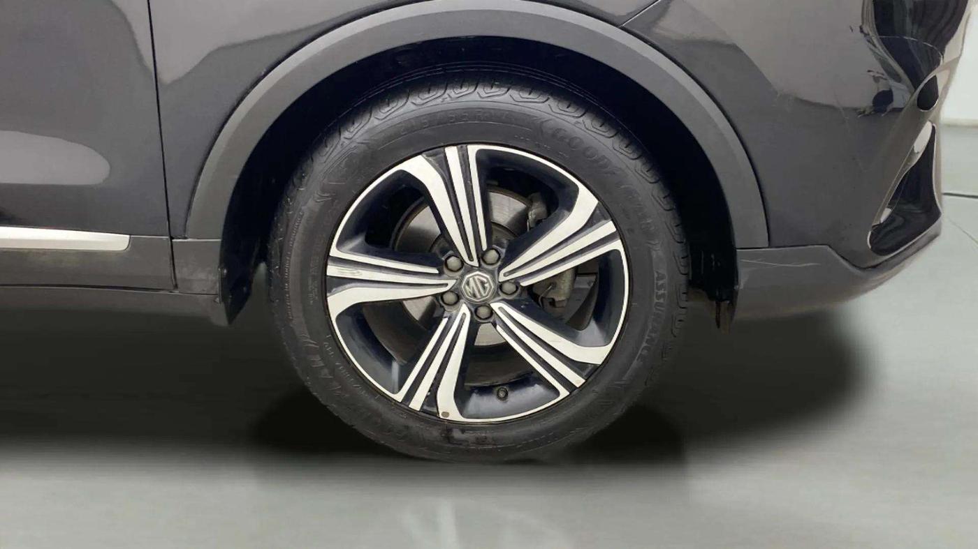 2022 MG ASTOR SHARP 1.5 CVT, Petrol, Automatic, 39,553 km, Right Front Wheel