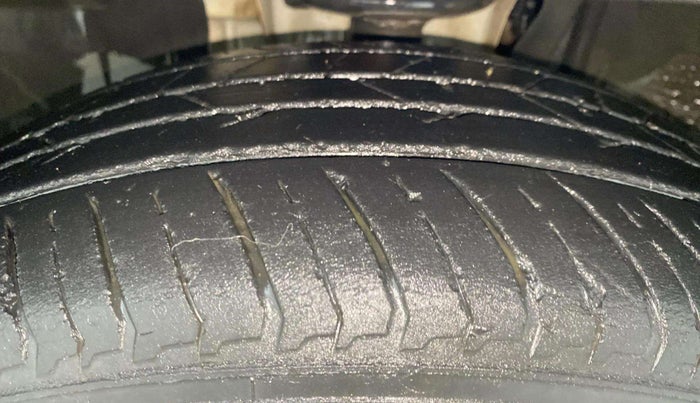 2021 Nissan MAGNITE XV PREMIUM TURBO CVT, Petrol, Automatic, 30,501 km, Left Front Tyre Tread