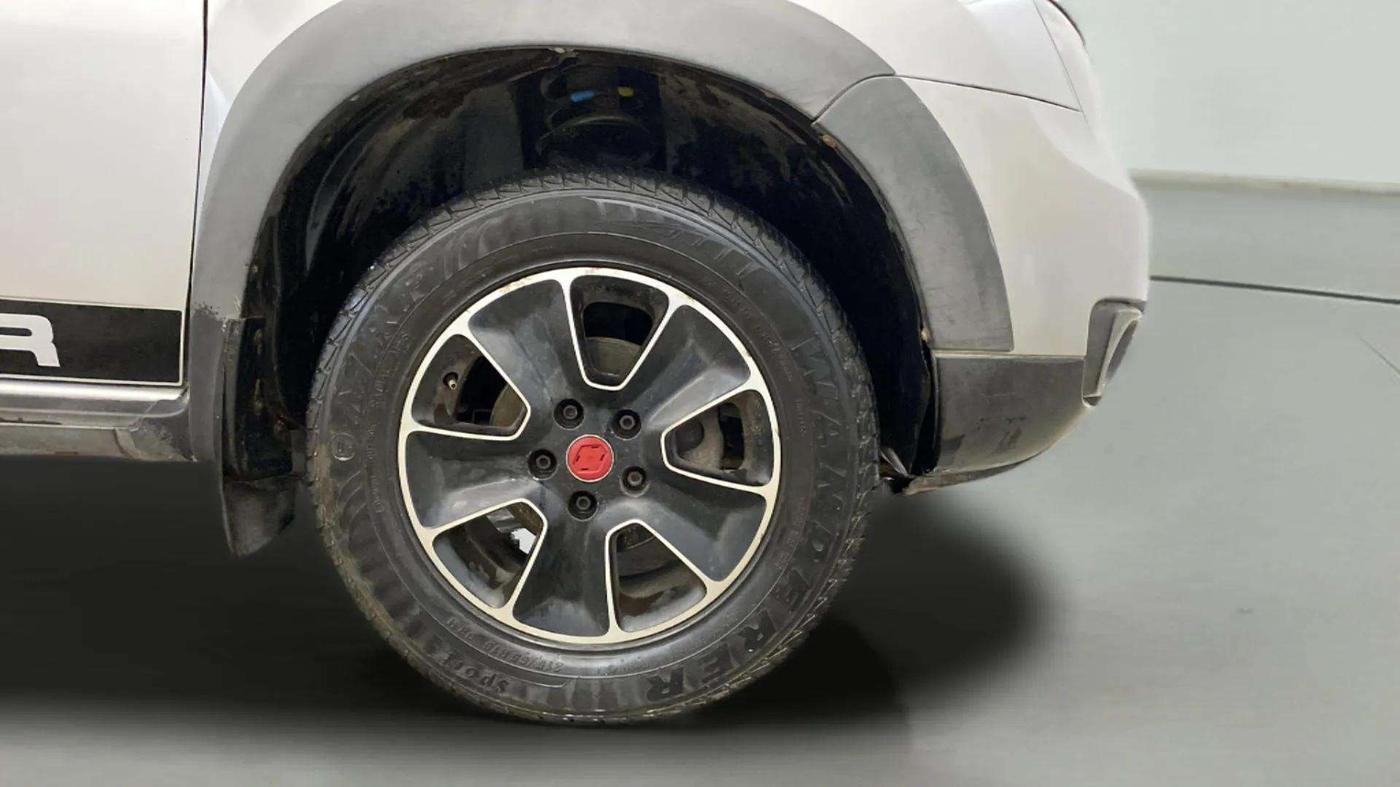 2017 Renault Duster RXS CVT, Petrol, Automatic, 85,995 km, Right Front Wheel