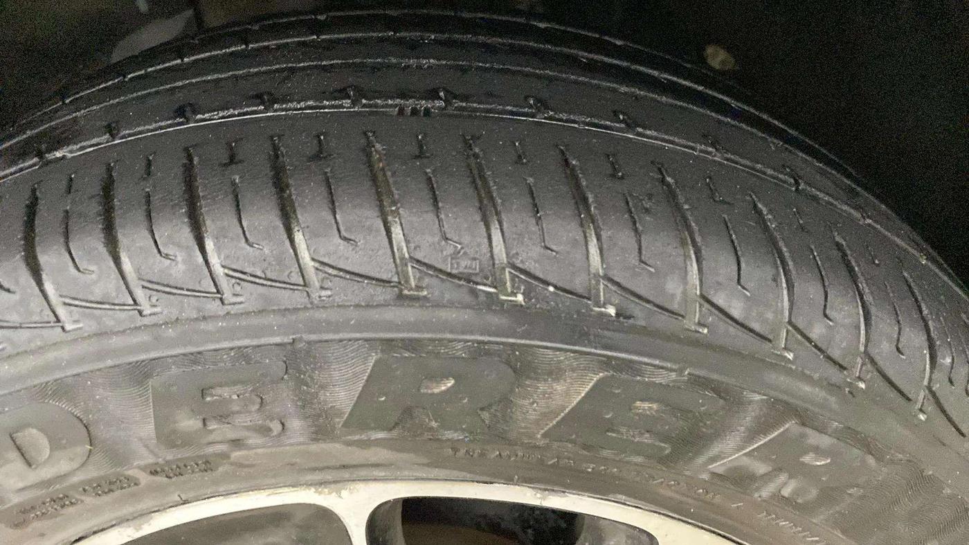 2017 Renault Duster RXS CVT, Petrol, Automatic, 85,995 km, Left Rear Tyre Tread