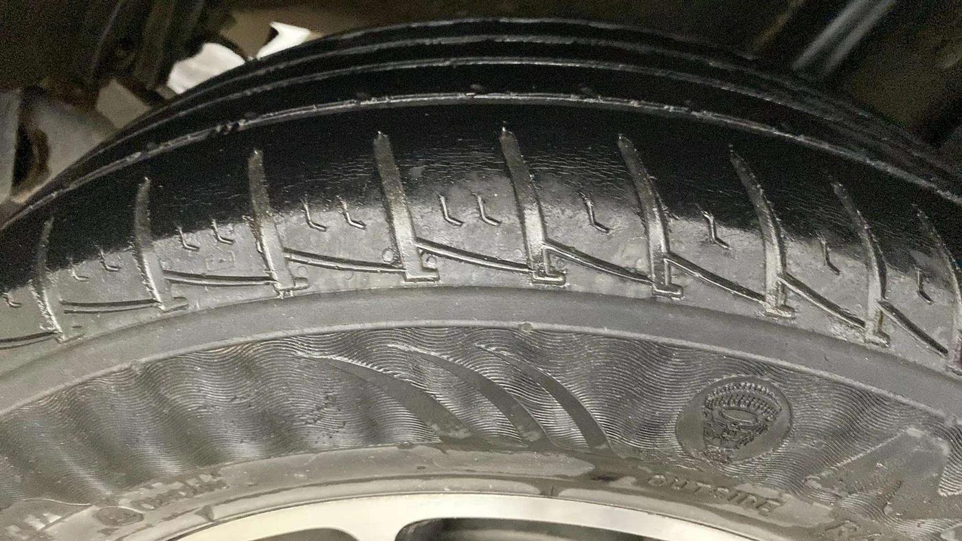 2017 Renault Duster RXS CVT, Petrol, Automatic, 85,995 km, Right Rear Tyre Tread