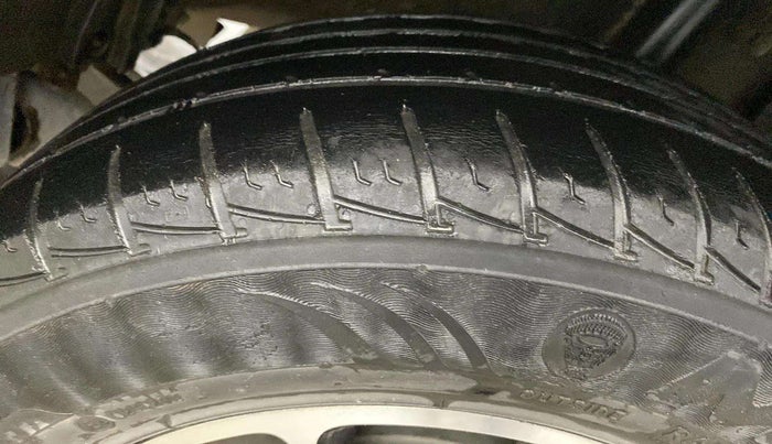 2017 Renault Duster RXS CVT, Petrol, Automatic, 83,798 km, Right Rear Tyre Tread
