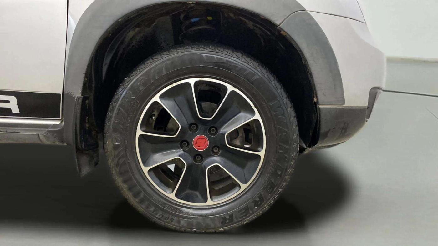2017 Renault Duster RXS CVT, Petrol, Automatic, 85,995 km, Left Front Wheel