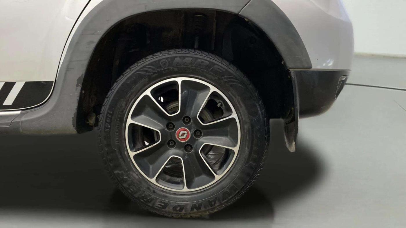2017 Renault Duster RXS CVT, Petrol, Automatic, 85,995 km, Left Rear Wheel