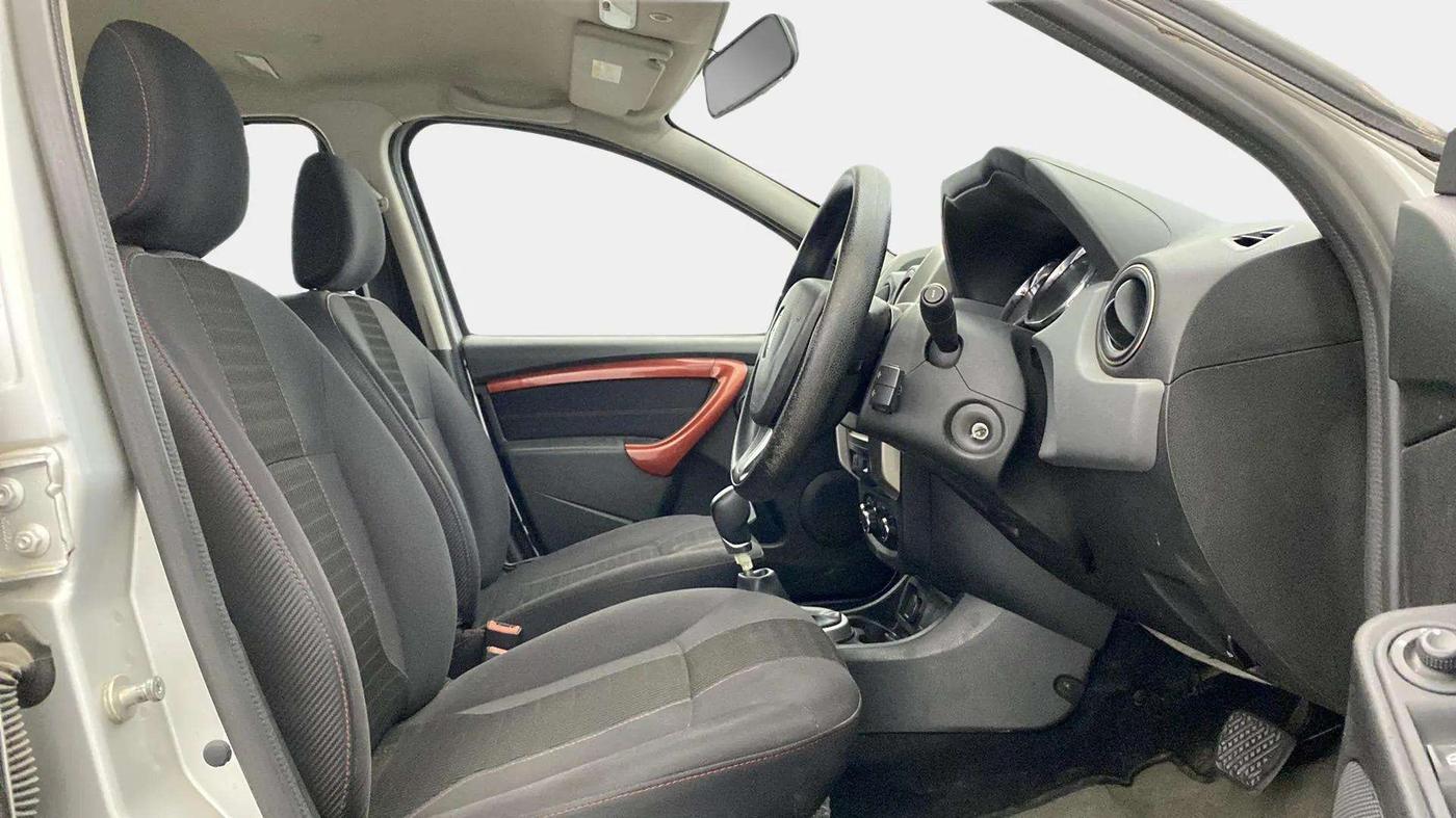 2017 Renault Duster RXS CVT, Petrol, Automatic, 85,995 km, Right Side Front Door Cabin