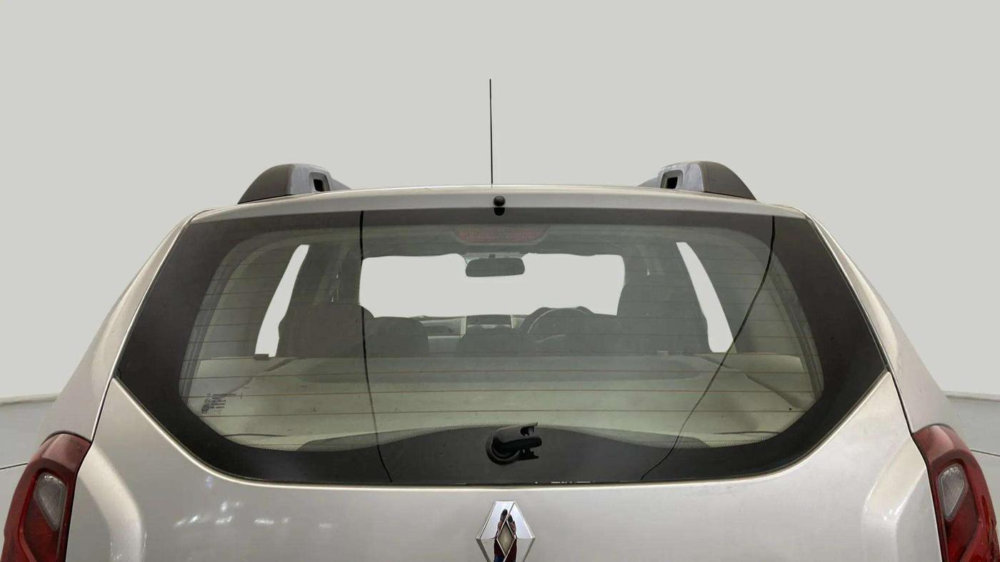 2017 Renault Duster RXS CVT, Petrol, Automatic, 85,995 km, Rear Windshield