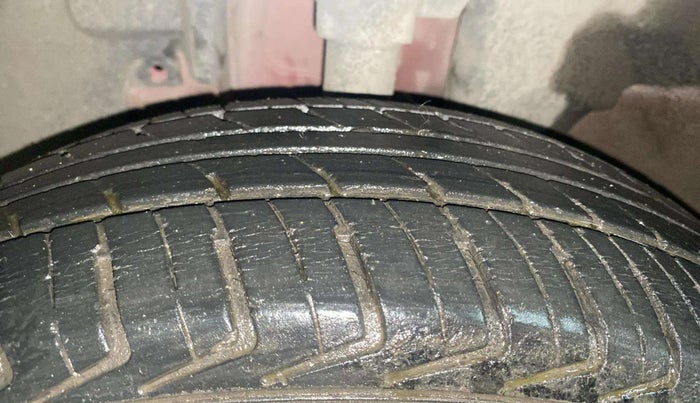 2019 Renault Kwid RXT 1.0, CNG, Manual, 22,829 km, Left Front Tyre Tread