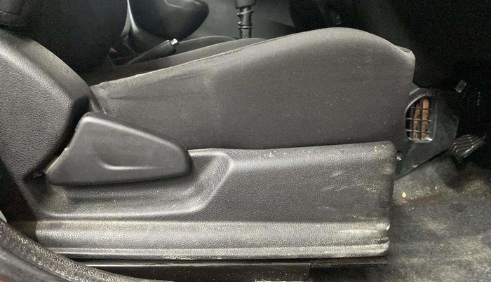 2019 Renault Kwid RXT 1.0, CNG, Manual, 22,829 km, Driver Side Adjustment Panel