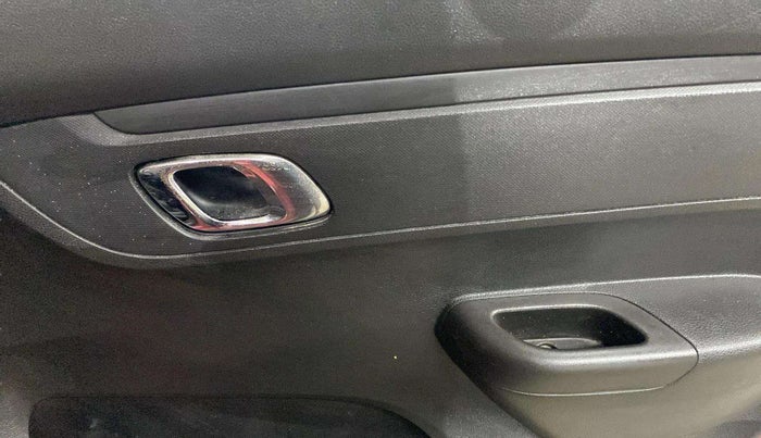 2019 Renault Kwid RXT 1.0, CNG, Manual, 22,829 km, Driver Side Door Panels Control