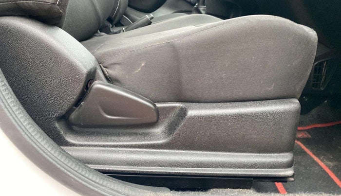 2023 Renault Kwid RXL 1.0, Petrol, Manual, 6,023 km, Driver Side Adjustment Panel