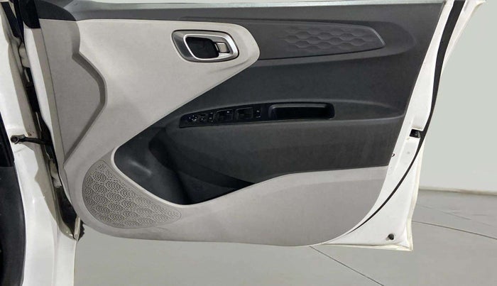 2022 Hyundai GRAND I10 NIOS SPORTZ U2 AMT 1.2 CRDI, Diesel, Automatic, 54,107 km, Driver Side Door Panels Control