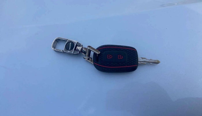 2023 Renault Kwid RXT 1.0, Petrol, Manual, 33,360 km, Key Close Up