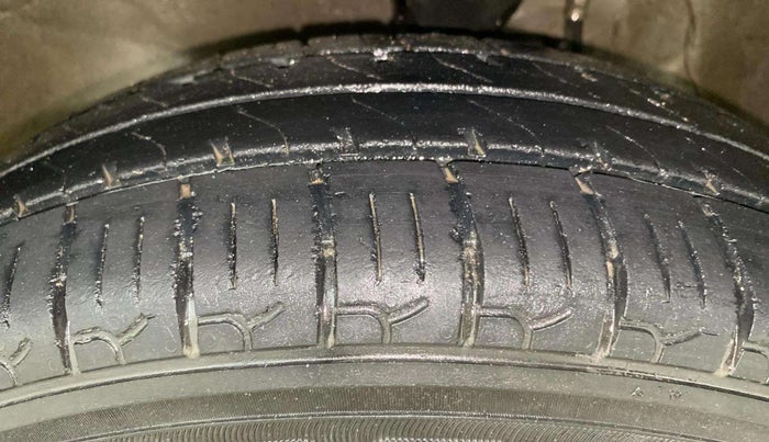 2014 Maruti Alto 800 VXI, Petrol, Manual, 73,631 km, Left Front Tyre Tread