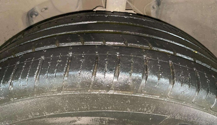 2021 Nissan Kicks XV 1.5, Petrol, Manual, 19,243 km, Left Front Tyre Tread