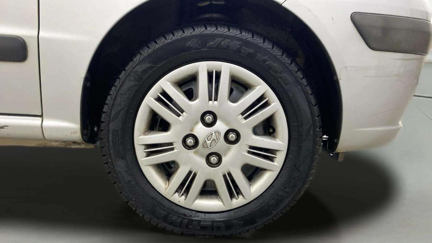 2013 Hyundai Santro Xing GLS, Petrol, Manual, 49,399 km, Right Front Wheel