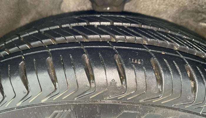 2013 Hyundai Santro Xing GLS, Petrol, Manual, 49,399 km, Right Front Tyre Tread