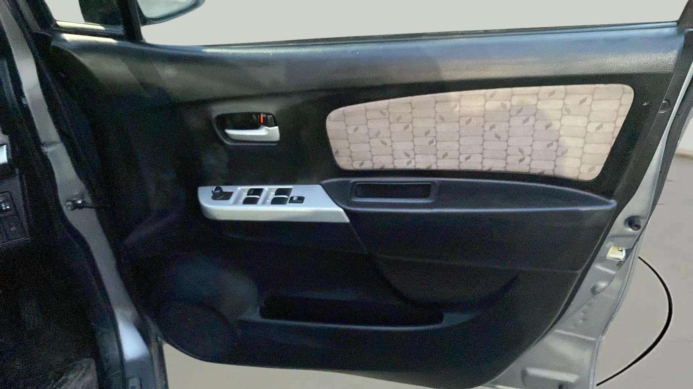 2015 Maruti Wagon R 1.0 VXI, Petrol, Manual, 28,847 km, Driver Side Door Panels Control