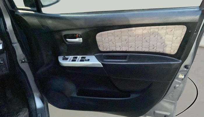 2015 Maruti Wagon R 1.0 VXI, Petrol, Manual, 28,818 km, Driver Side Door Panels Control
