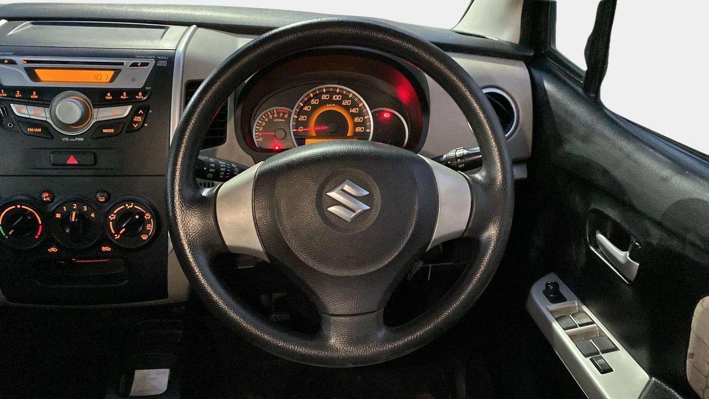 2015 Maruti Wagon R 1.0 VXI, Petrol, Manual, 28,847 km, Steering Wheel Close Up