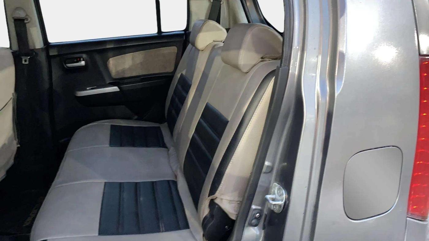 2015 Maruti Wagon R 1.0 VXI, Petrol, Manual, 28,847 km, Right Side Rear Door Cabin