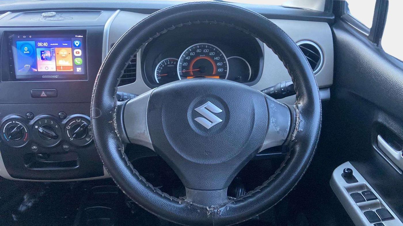 2016 Maruti Wagon R 1.0 VXI, Petrol, Manual, 1,10,061 km, Steering Wheel Close Up