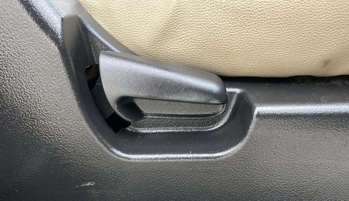 2017 Maruti Wagon R 1.0 VXI, Petrol, Manual, 1,11,695 km, Driver Side Adjustment Panel